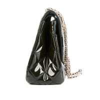 CHANEL - Sac bandoulière 2.55 Jumbo cuir vernis vert - Handbag