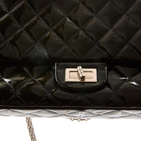CHANEL - Sac bandoulière 2.55 Jumbo cuir vernis vert - Handbag