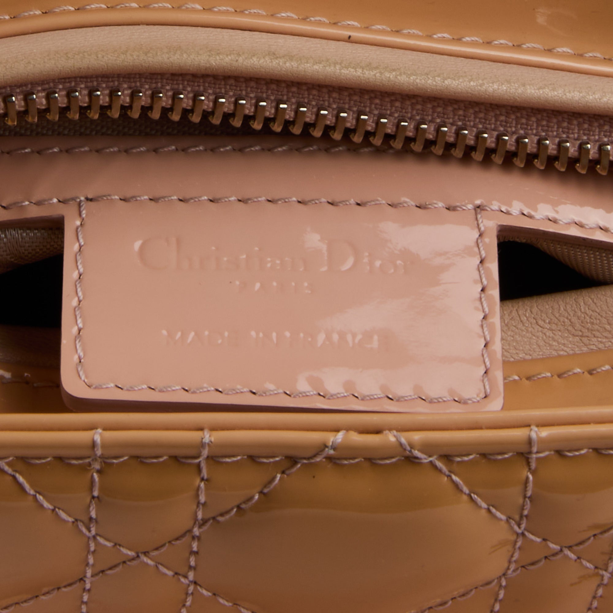 DIOR - Sac à main Lady Dior medium cuir vernis pêche - Hand bag