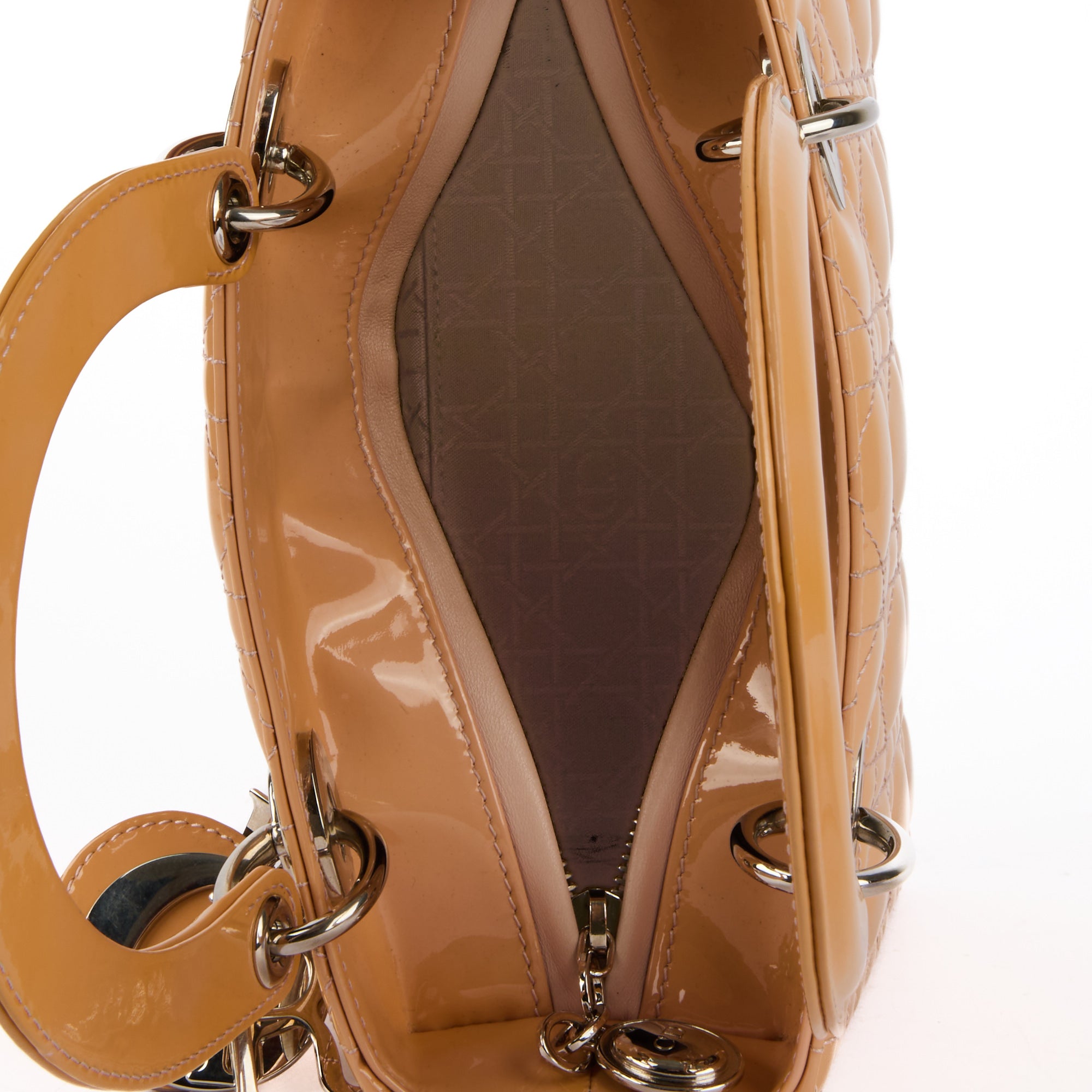 DIOR - Sac à main Lady Dior medium cuir vernis pêche - Hand bag