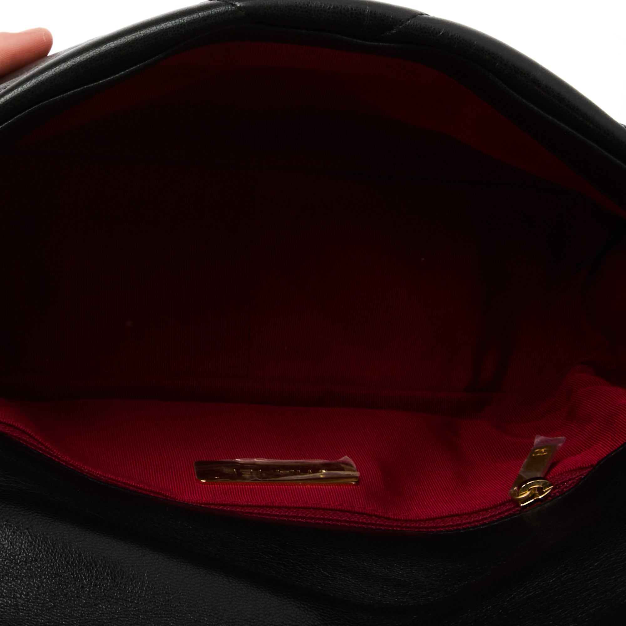 CHANEL - Sac bandoulière 19 Small cuir noir - HandBag