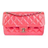 CHANEL - Sac bandoulière Classique Timeless CC  medium matelassé cuir rose matelassé vernis - Handbag