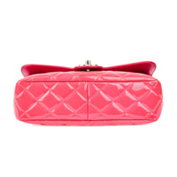 CHANEL - Sac bandoulière Classique Timeless CC  medium matelassé cuir rose matelassé vernis - Handbag