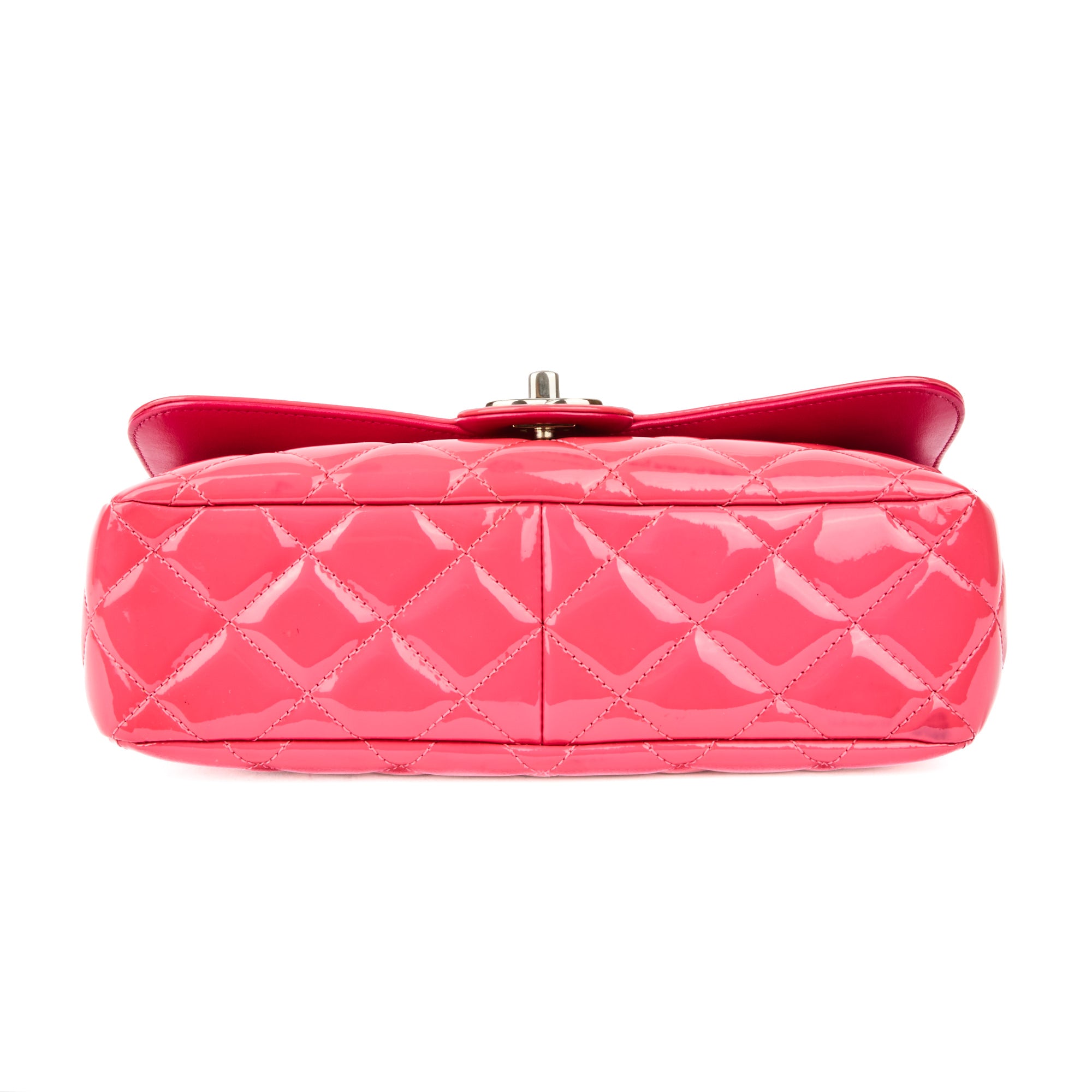CHANEL - Sac bandoulière Classique Timeless CC  medium matelassé cuir rose matelassé vernis - Handbag