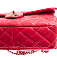 CHANEL - Sac bandoulière Classique Timeless CC  medium matelassé cuir rose matelassé vernis - Handbag