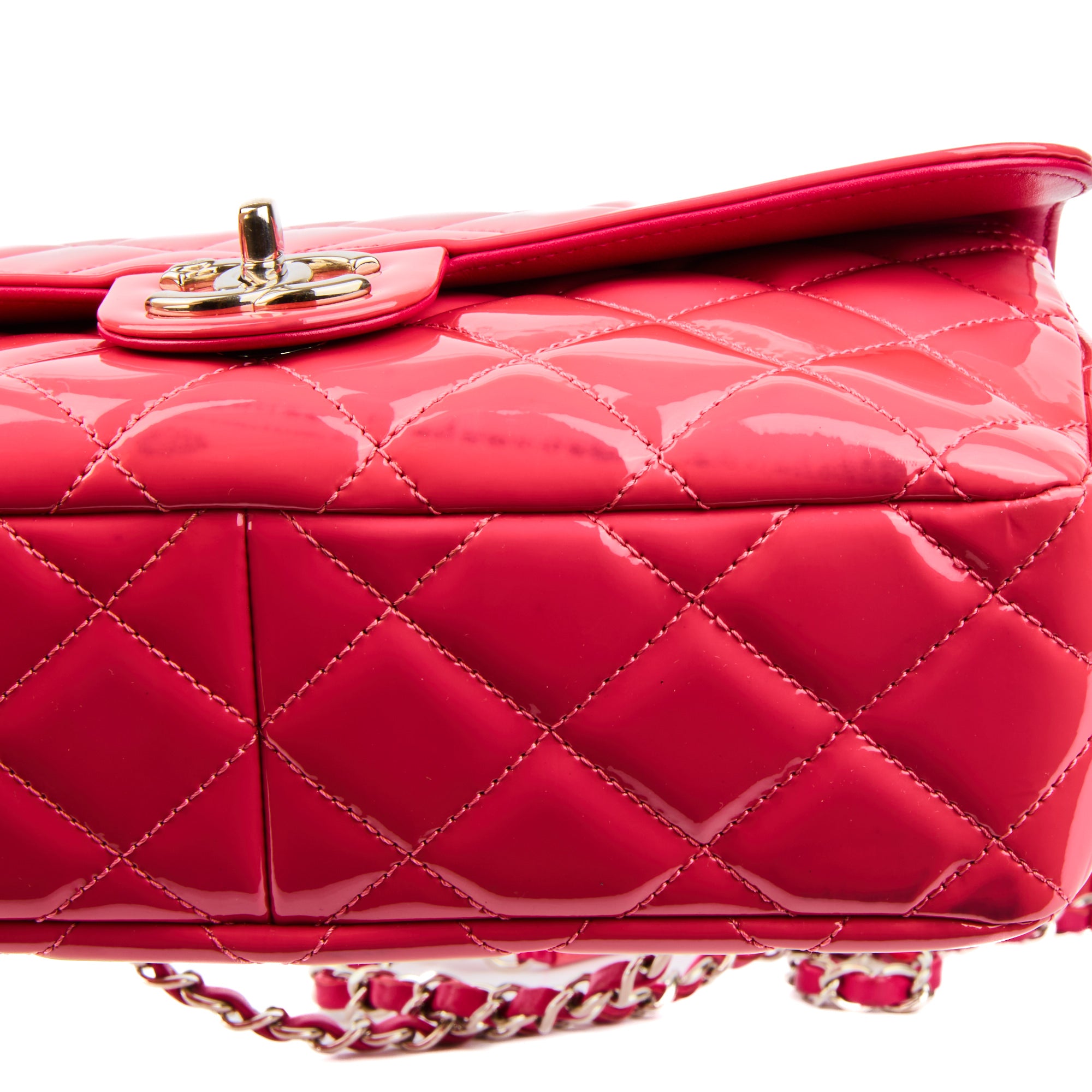 CHANEL - Sac bandoulière Classique Timeless CC  medium matelassé cuir rose matelassé vernis - Handbag