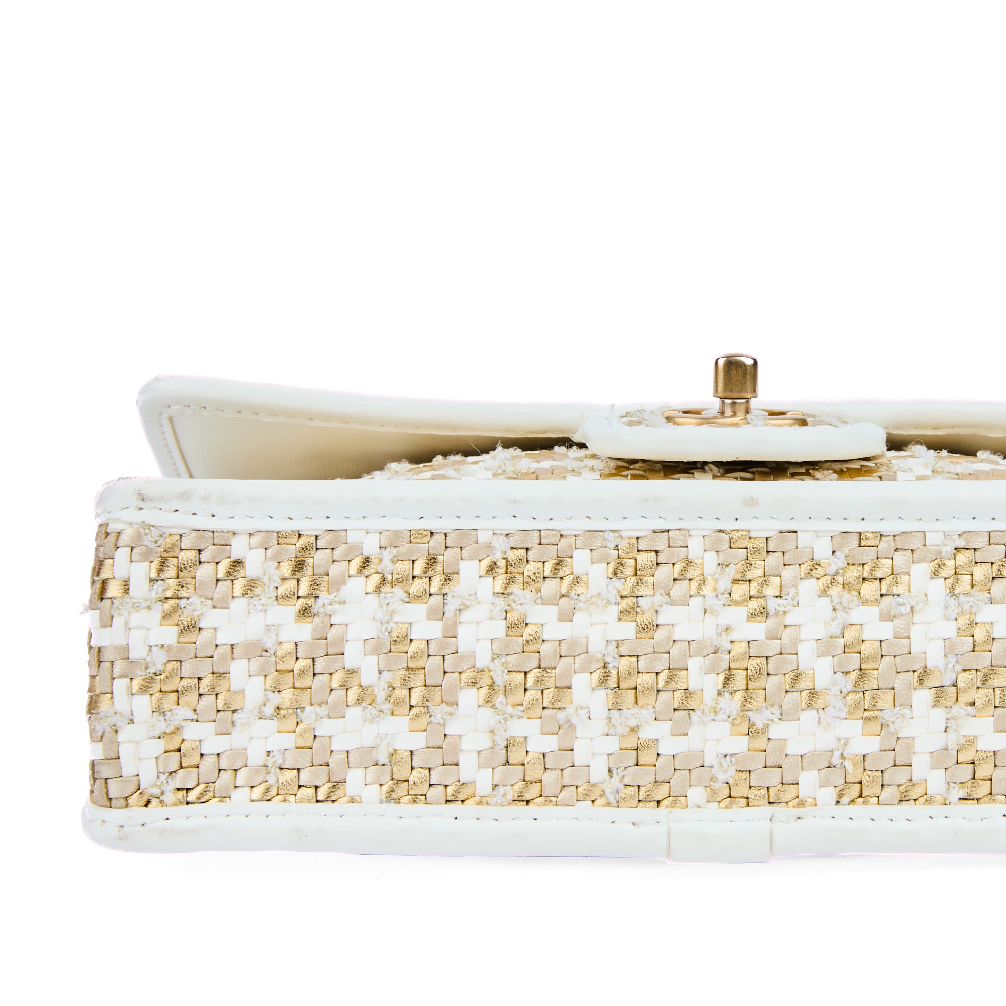 CHANEL - Sac à main Classique Flap bag Timeless raphia blanc doré - Handbag