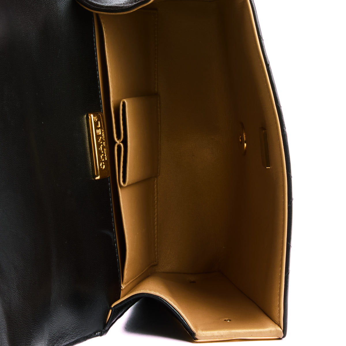 CHANEL - Sac bandoulière Golden Plate Top Handle cuir matelassé noir - Handbag