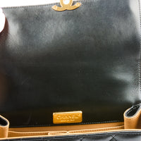 CHANEL - Sac bandoulière Golden Plate Top Handle cuir matelassé noir - Handbag