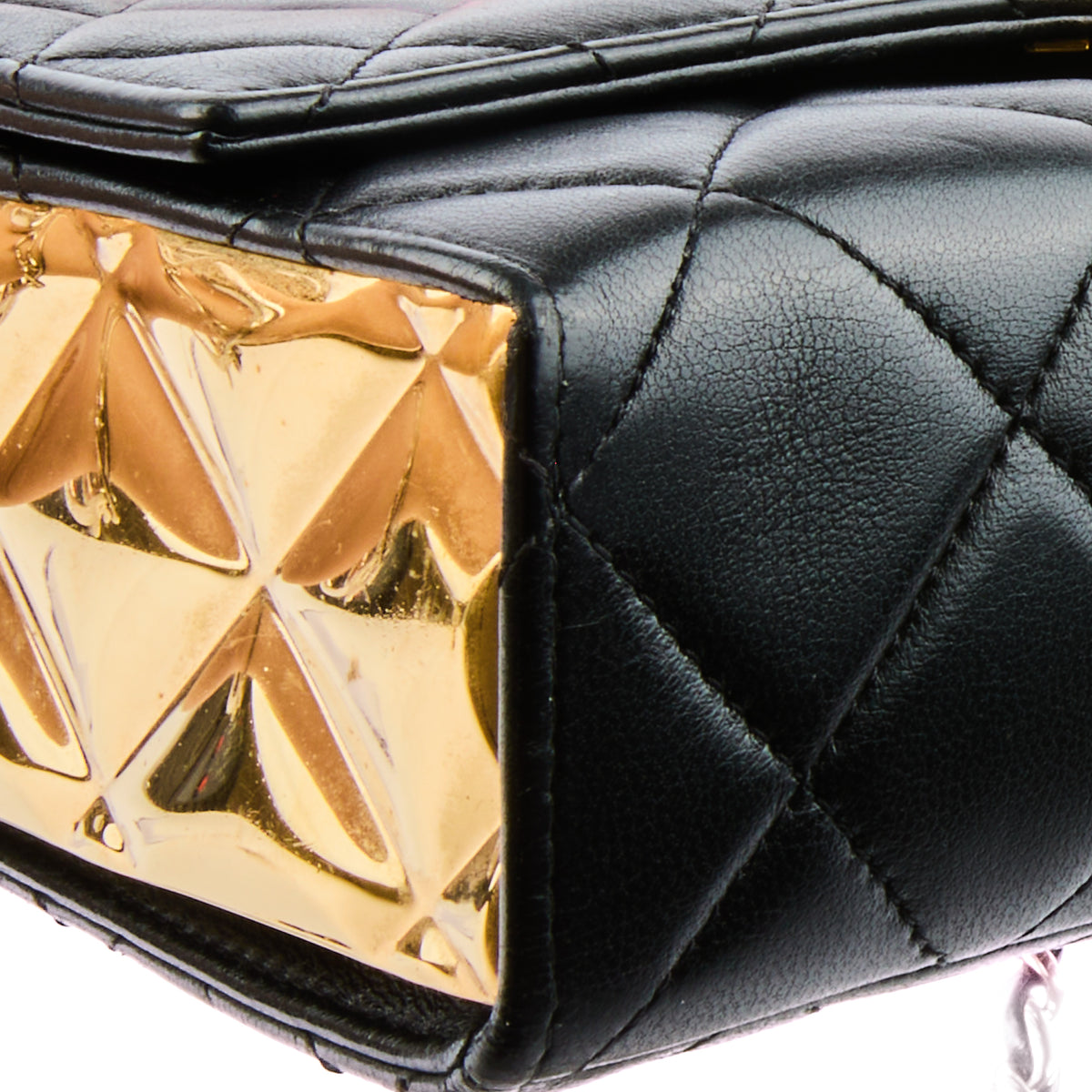 CHANEL - Sac bandoulière Golden Plate Top Handle cuir matelassé noir - Handbag