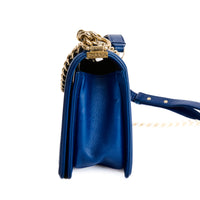 CHANEL - Sac Bandoulière Boy Medium cuir bleu - Hand Bag
