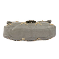 CHANEL - Sac à main Classique Logo CC Stitches cuir gris - Handbag