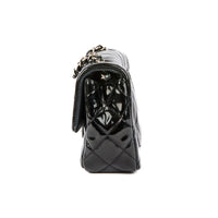 CHANEL - Sac bandoulière Mini Classique cuir vernis noir - Handbag