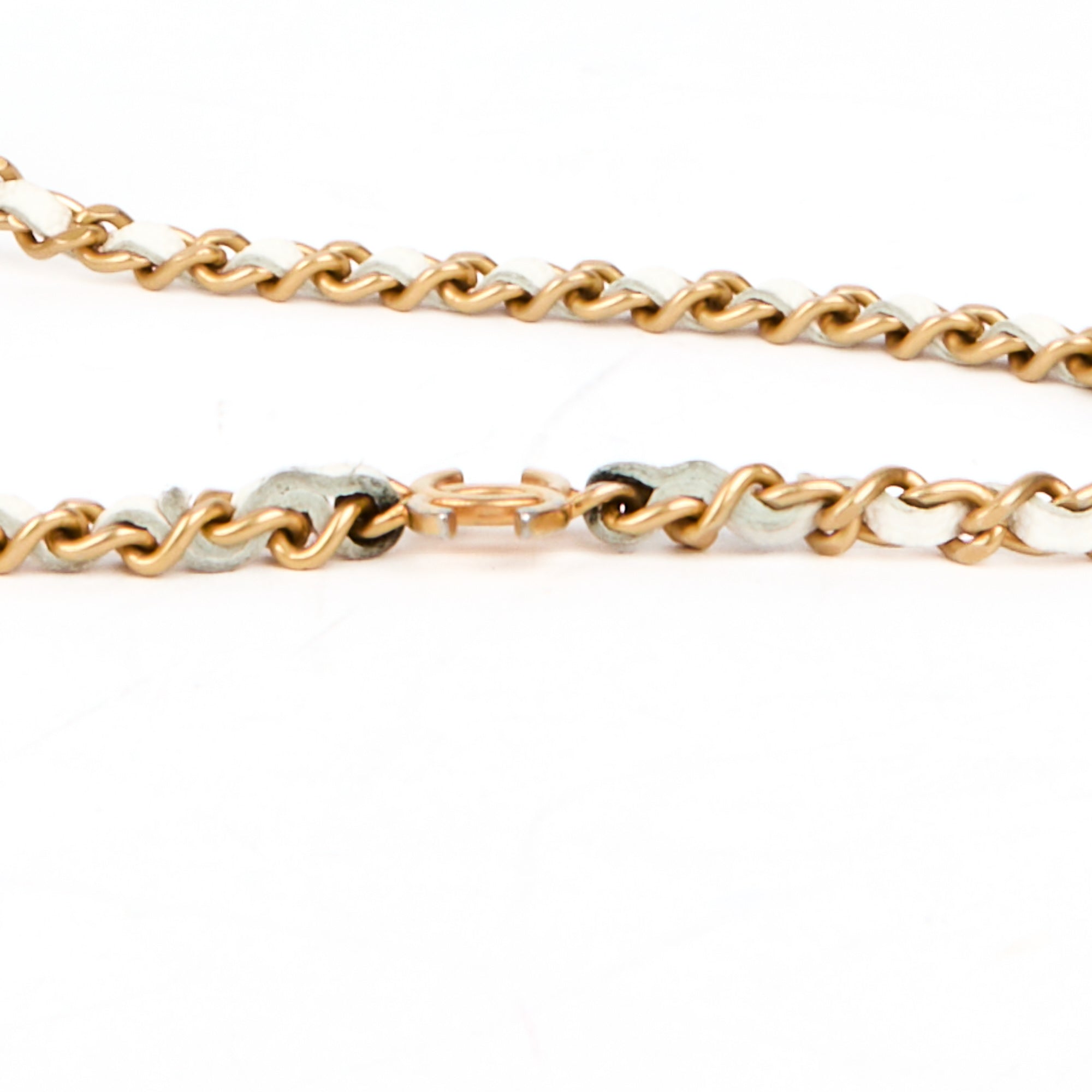 CHANEL - Sac à main wallet on chain Classique Charms cuir blanc - Handbag