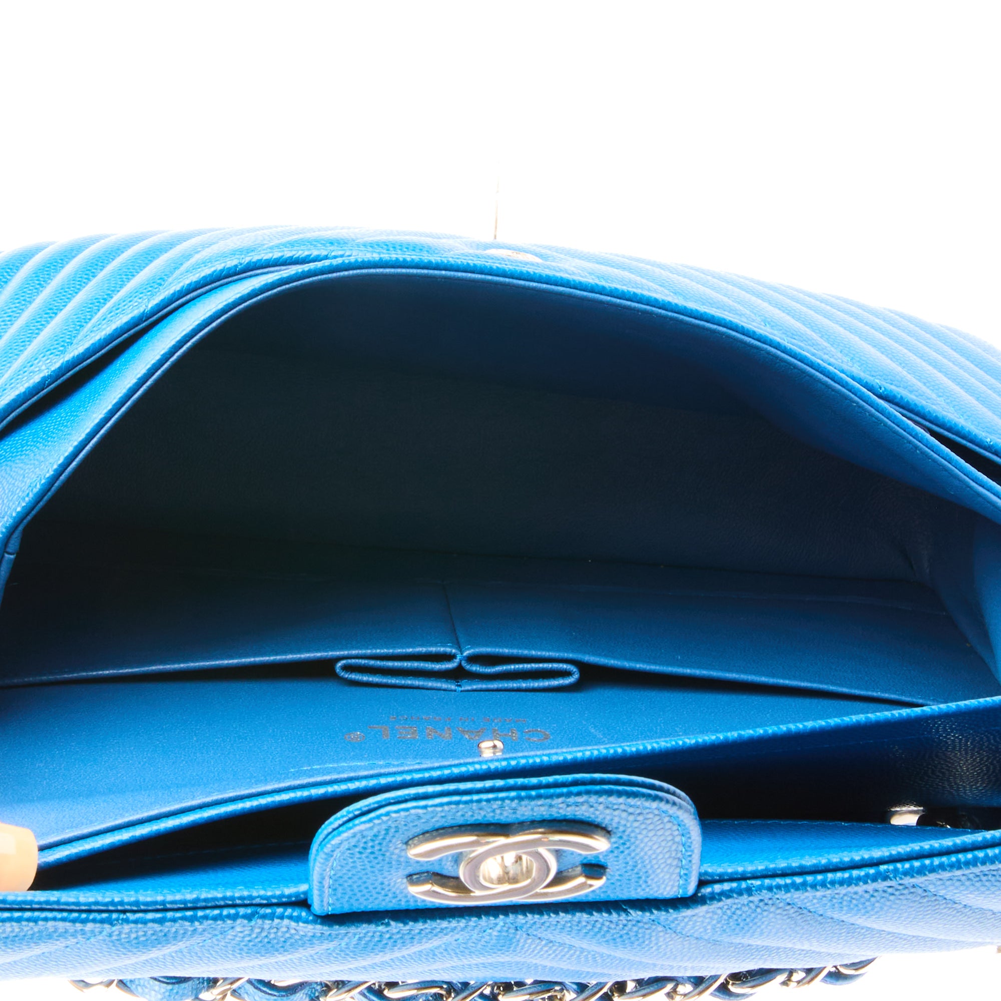CHANEL - Sac bandoulière Timeless 11.12 cuir chevron caviar bleu - Handbag