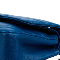CHANEL - Sac bandoulière Timeless 11.12 cuir chevron caviar bleu - Handbag