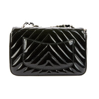 CHANEL - Sac bandoulière Mini Timeless cuir chevron verni noir - Handbag