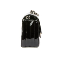 CHANEL - Sac bandoulière Mini Timeless cuir chevron verni noir - Handbag