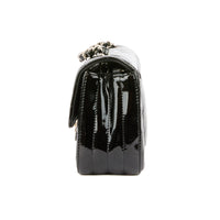 CHANEL - Sac bandoulière Mini Timeless cuir chevron verni noir - Handbag