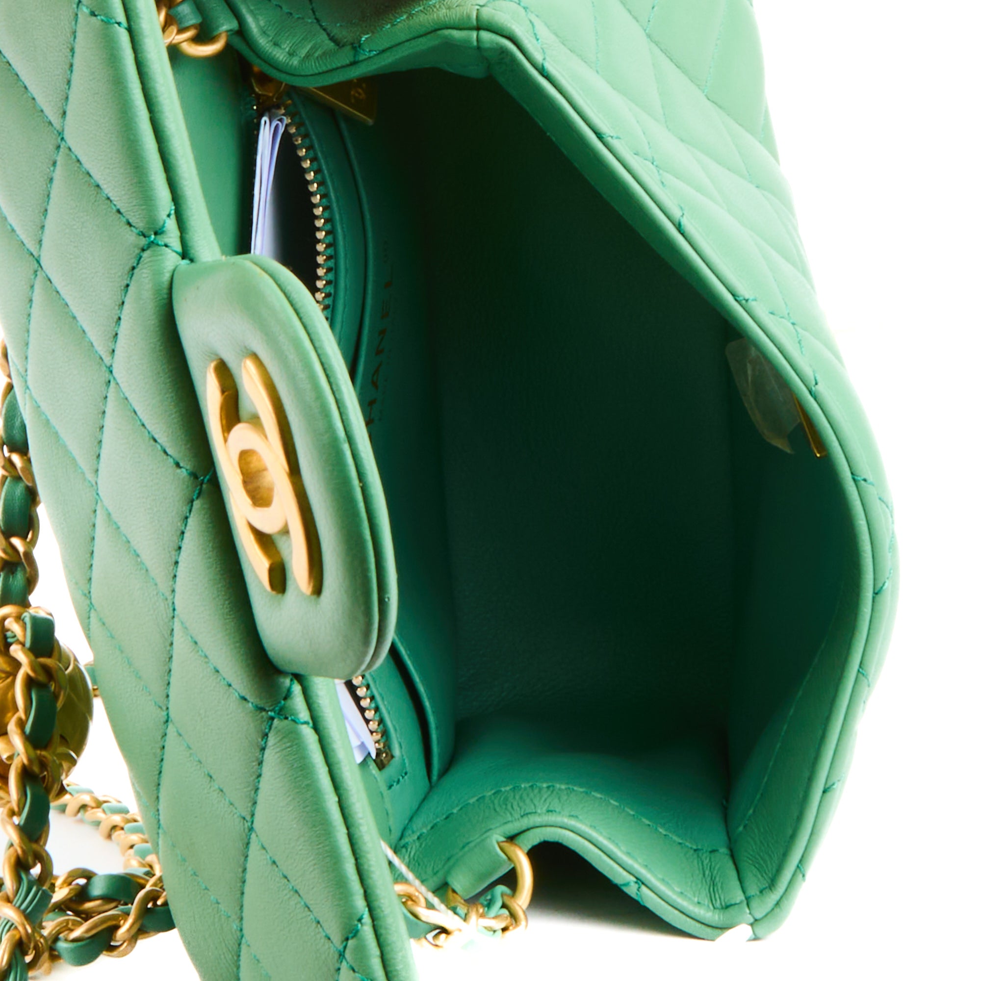 CHANEL - Sac bandoulière Mini Square Classique cuir vert perle - Handbag