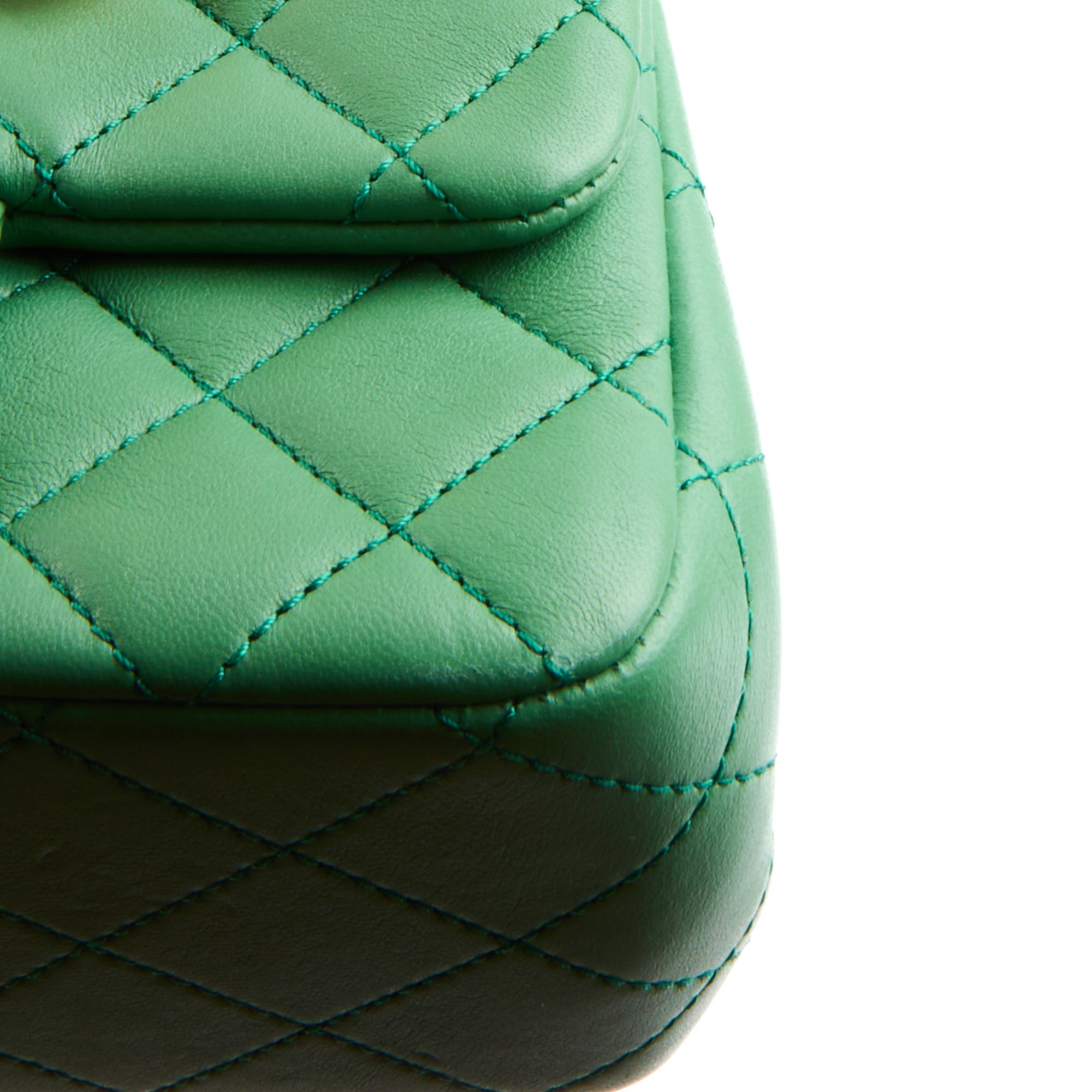 CHANEL - Sac bandoulière Mini Square Classique cuir vert perle - Handbag