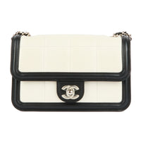 CHANEL - Sac bandoulière Mini Flap cuir blanc et noir - Handbag