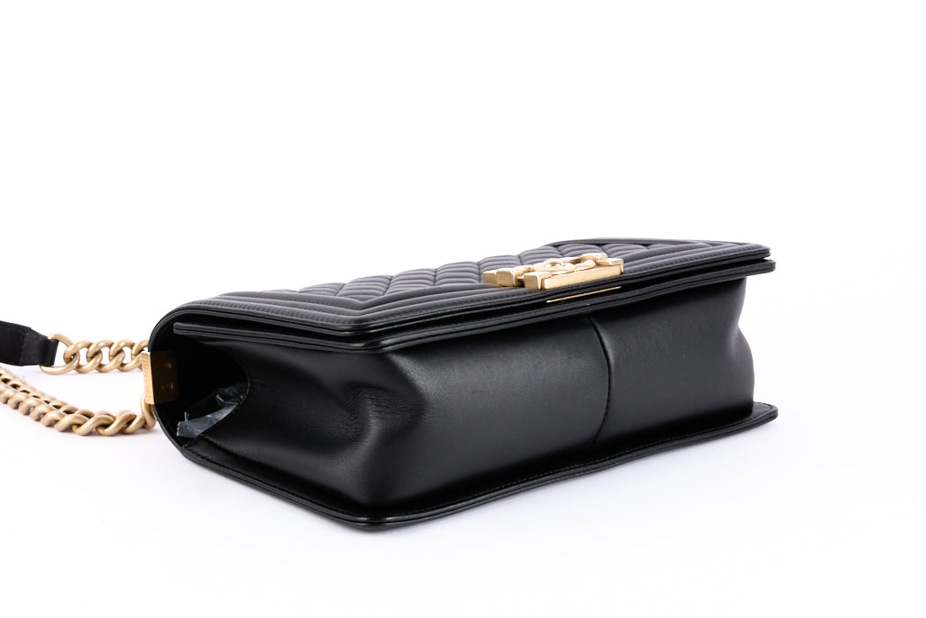 CHANEL - Sac bandoulière Boy Medium cuir noir - Shoulder Bag