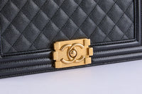 CHANEL - Sac à main Boy Caviar Noir Doré - Shoulder Bag