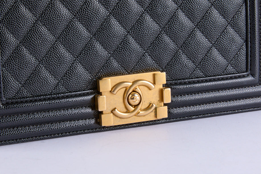 CHANEL - Sac à main Boy Caviar Noir Doré - Shoulder Bag