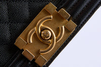 CHANEL - Sac à main Boy Caviar Noir Doré - Shoulder Bag