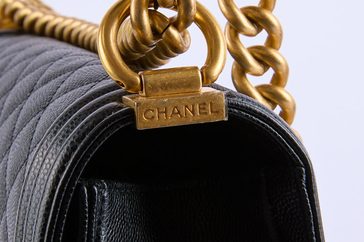 CHANEL - Sac à main Boy Caviar Noir Doré - Shoulder Bag