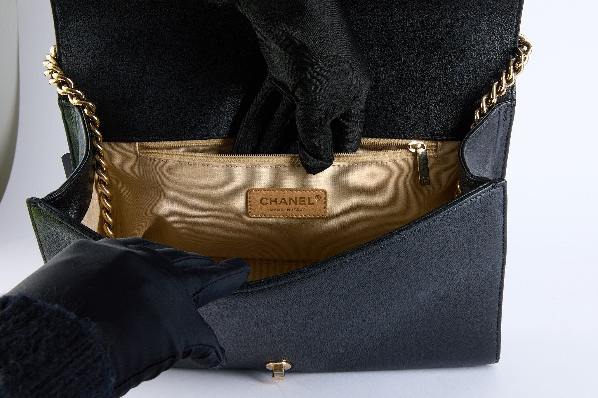 CHANEL - Sac bandoulière Label Click cuir noir - Hand bag