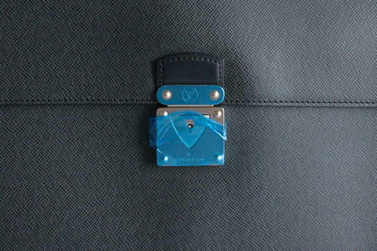 LOUIS VUITTON - Sacoche Porte document Kourad cuir Taiga anthracite - Briefcase