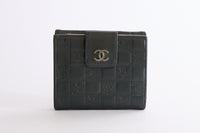 CHANEL - Portefeuille Classique Logo Lucky cuir vernis embossé gris - Wallet