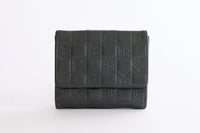 CHANEL - Portefeuille Classique Logo Lucky cuir vernis embossé gris - Wallet
