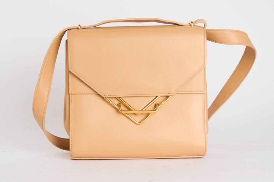 BOTTEGA VENETA - Sac bandoulière Clip en cuir vernis beige - Hand bag
