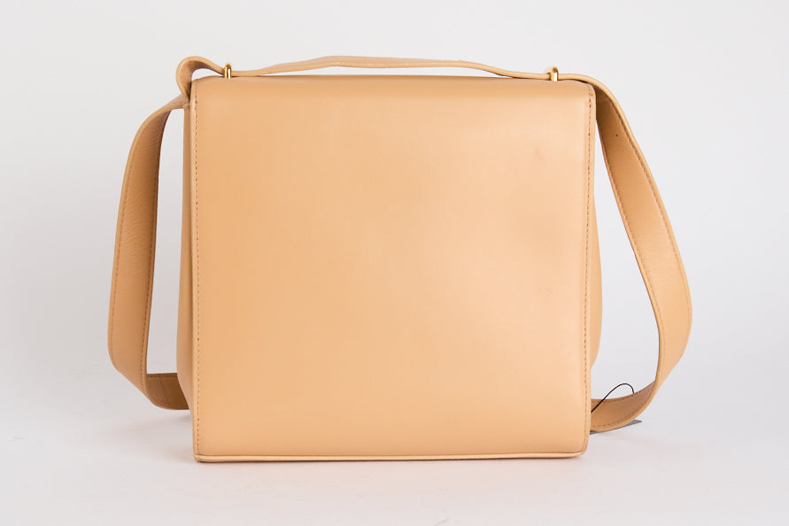 BOTTEGA VENETA - Sac bandoulière Clip en cuir vernis beige - Hand bag