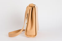 BOTTEGA VENETA - Sac bandoulière Clip en cuir vernis beige - Hand bag