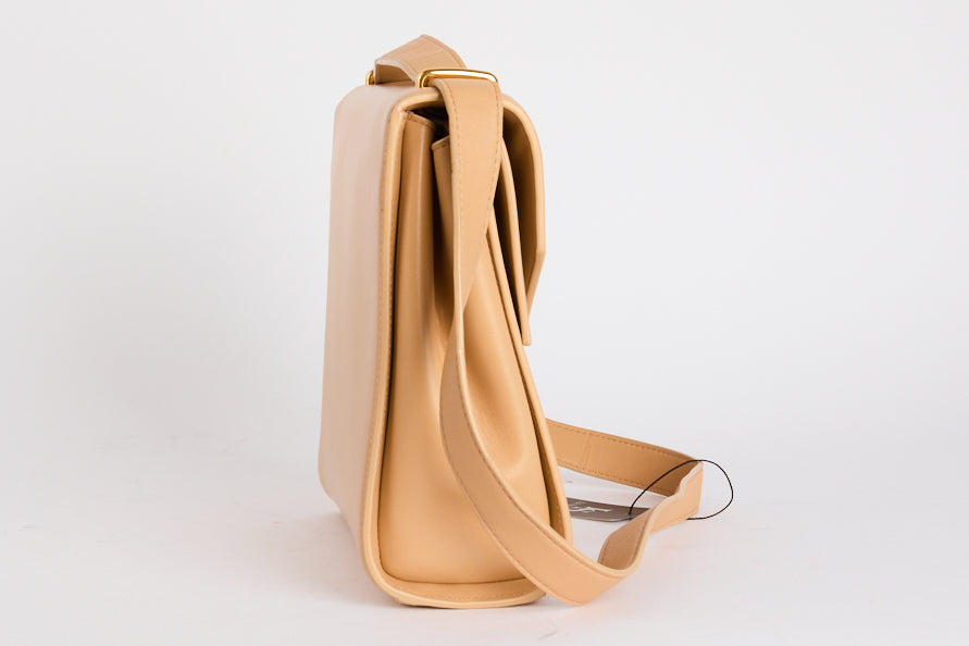 BOTTEGA VENETA - Sac bandoulière Clip en cuir vernis beige - Hand bag