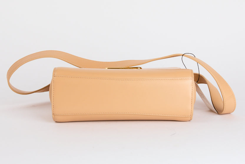 BOTTEGA VENETA - Sac bandoulière Clip en cuir vernis beige - Hand bag