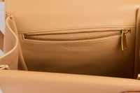 BOTTEGA VENETA - Sac bandoulière Clip en cuir vernis beige - Hand bag