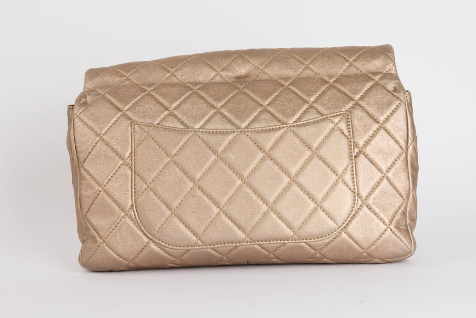 CHANEL - Sac à main Pochette Roll 2.55 cuir Iridescent doré - Clutch Hand Bag