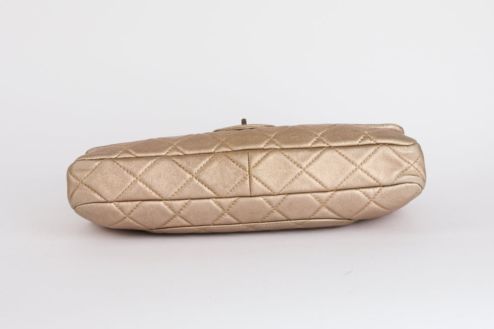 CHANEL - Sac à main Pochette Roll 2.55 cuir Iridescent doré - Clutch Hand Bag