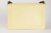 CHANEL - Sac Bandoulière Maxi Jumbo Boy cuir vernis jaune - Hand Bag