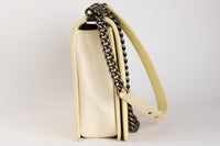 CHANEL - Sac Bandoulière Maxi Jumbo Boy cuir vernis jaune - Hand Bag