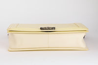 CHANEL - Sac Bandoulière Maxi Jumbo Boy cuir vernis jaune - Hand Bag