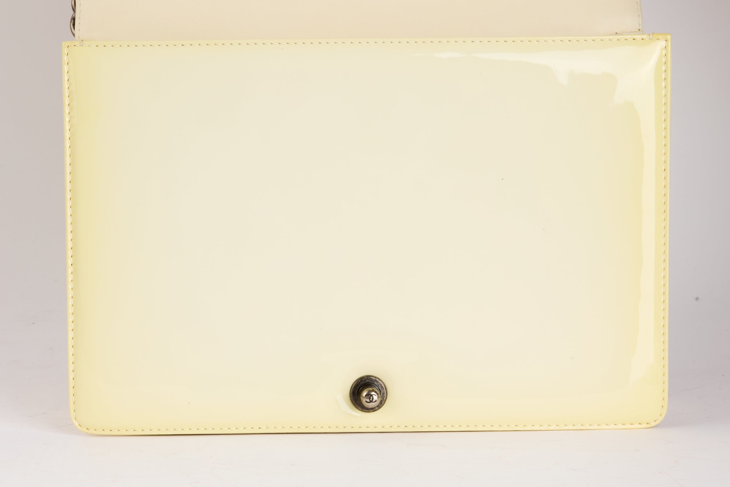 CHANEL - Sac Bandoulière Maxi Jumbo Boy cuir vernis jaune - Hand Bag