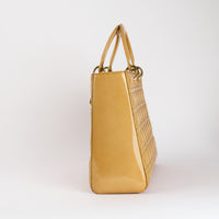DIOR - Sac à main Lady Dior Large en cuir vernis jaune - Hand bag