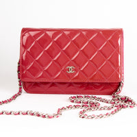 CHANEL - Sac bandoulière Wallet on Chain cuir vernis rose - Hand bag