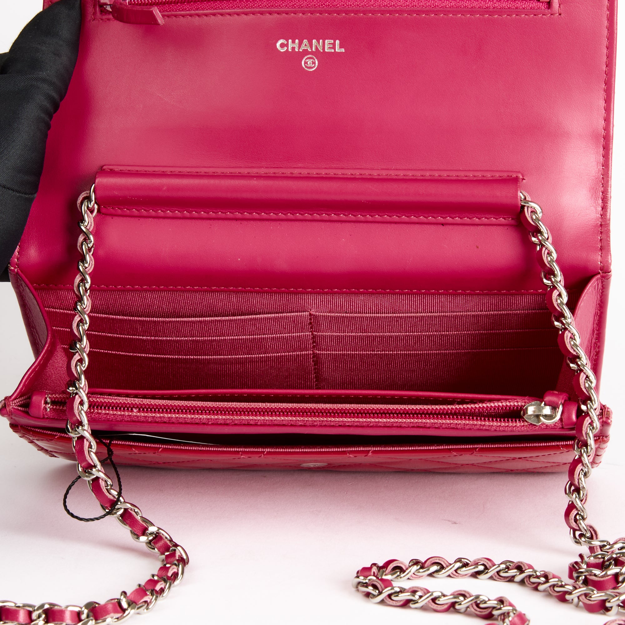 CHANEL - Sac bandoulière Wallet on Chain cuir vernis rose - Hand bag
